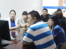 浙江旭日纖維有限公司主要生產(chǎn)和銷(xiāo)售浙江旭日纖維有限公司，冰絲、涼感PE纖維、中分子PE絲、丙綸細(xì)旦絲、玉米纖維、PLLA纖維、PLA纖維、玉米纖維FDY、丙綸DTY絲、丙綸超細(xì)旦絲、丙綸FDY細(xì)旦絲、丙綸絲、丙綸高強(qiáng)絲、丙綸普強(qiáng)絲、高強(qiáng)丙綸絲、丙綸FDY絲、丙綸長(zhǎng)絲、超細(xì)旦絲
